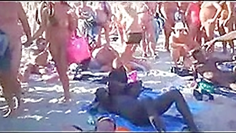 bisexual women amateurs fuck on a beach among