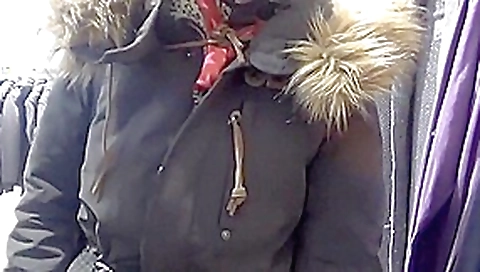 Versaute blonde beim ficken in der umkleidekabine gefilmt