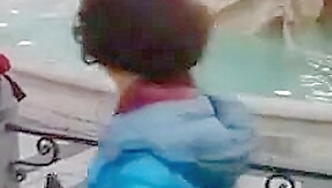 Nuda nella fontana dei quattro fiumi piazza navona roma Nuda nella fontana dei quattro fiumi piazza navona roma