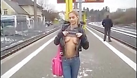 Amateur - sweet college girl train exhibition masturbation