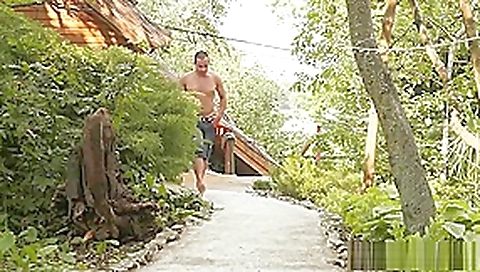 Mature Szuzanne plays with a young cock