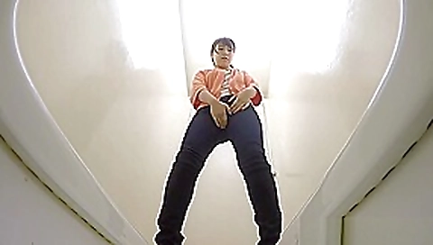 Kinky teen 18+ Urinates In Wc