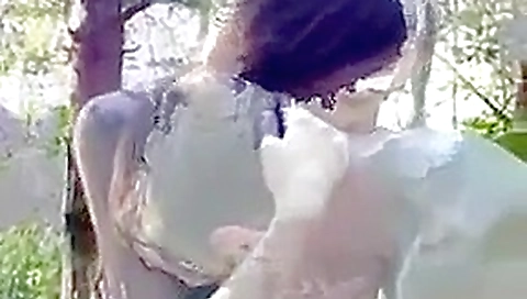 Follando en el rio 02