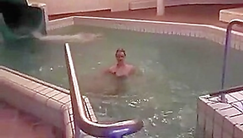 Creampie college girl college girl paar in umkleide cabin