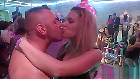 Naughty Honeys Pleasure Dicks At The Nightclub Naughty Honeys Pleasure Dicks At The Nightclub