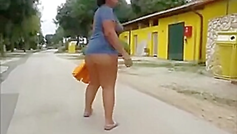 Solo a walking with a chunky Granny camping Showers Solo a walking with a chunky Granny camping Showers