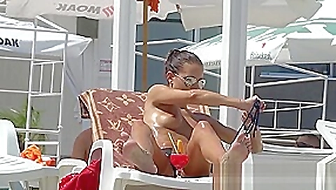 Beach catching the nude bodies of resting people (NudeBeach ch14035