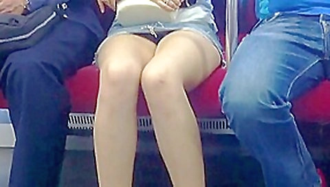 upskirt no panties in train Tokyo Japanese