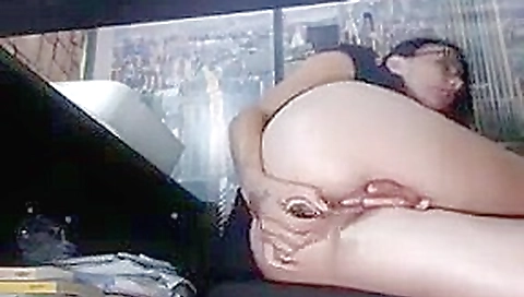 Hot chick masturbates at work