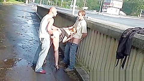 Horny guys enjoys hot blowjob and pussy outdoor on streets