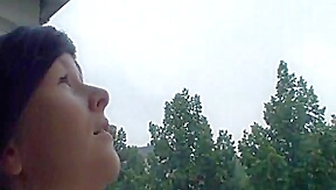 Deutsche fettsau wichst ihre fotze im regen!