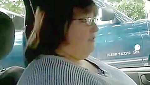 Cheating bbw gives stranger a handjob