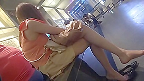 More Candid Asian Shoeplay Feet and Legs Unpainted Toes