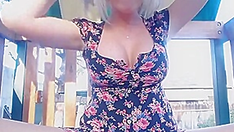 Very sexy college girl bate outside