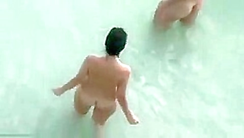 petit couple surpris par un petit couple surpris par un