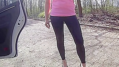 Blonde nutte draussen gefickt und angewichst!