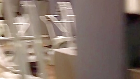 Fitnessgirl blaest spanner im gym den schwanz