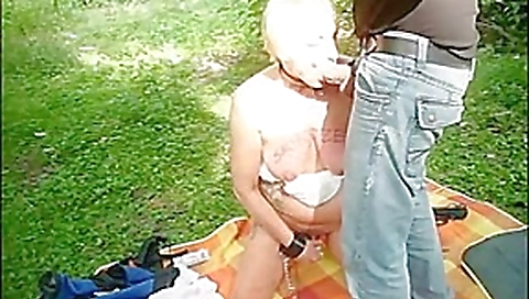 Outdoorzucht der sklavenhure 2