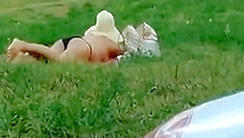 Flasher cums near girl in park