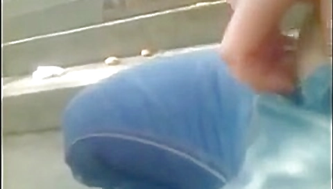 Flashed girl gives some help