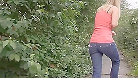 Blonde piss in outdoors Blonde piss in outdoors