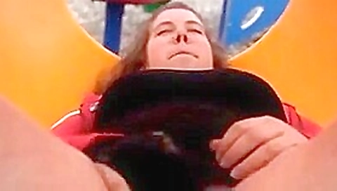 junior wifey masturbates and has massive orgasm in the park