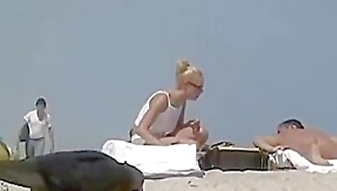 Nude beach - superb babes like the attention