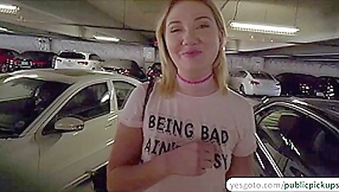 Horny Zelda Morrison gets fucked in an alleyway for cash Horny Zelda Morrison gets fucked in an alleyway for cash