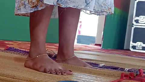 candid asian feet in train : candid soles close ups