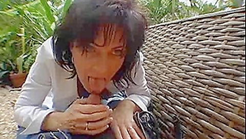 Sexy Deauxma is a young cock loving married milf