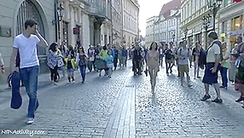 Nude Hottie Eileen Has Enjoyment On Public Streets