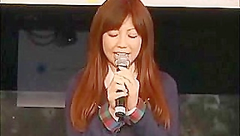 Japanese pop singer fucks her audience ( 4)
