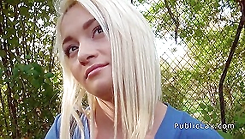 Dude fucks sexy amateur blonde outdoor