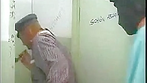 PUBLIC TOILETTE GANG