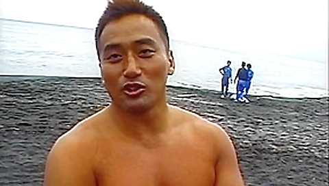 Hottie Asian giving her man a blowjob in the backseat