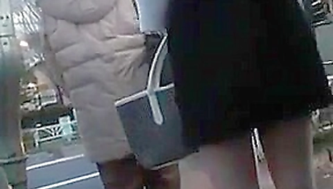 Girls Swooped Milf In Bus