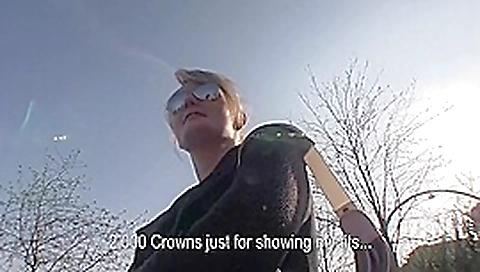 Sticky facial delight for cute chick