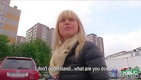 Seductive Bela buckles up for a sex drive with a total stranger