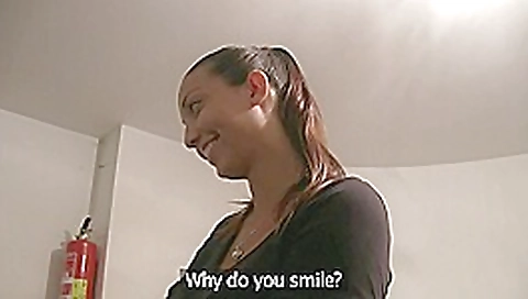 Babe offers her wet beaver