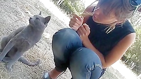 Dasha in amateur sex video showing a blowjob in a car