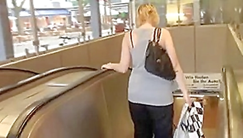 Steffi - Schwanzgeil im Parkhaus