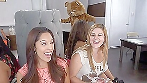 Sizzling hot pecker sucking